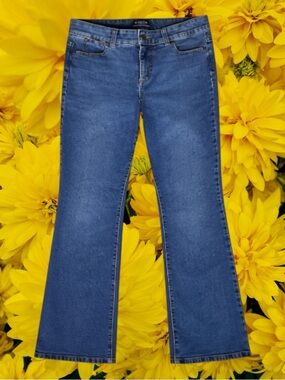 Talbots Classic Casual Minimalist Coastal Denim Mid-Wash Blue Boot Cut Jeans 30”